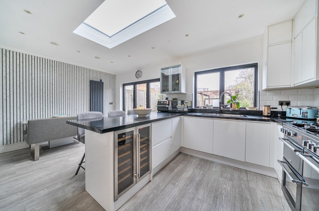 Property photo 3 of 20 Picture 3