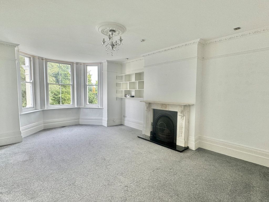Property photo 3 of 10 Living Room