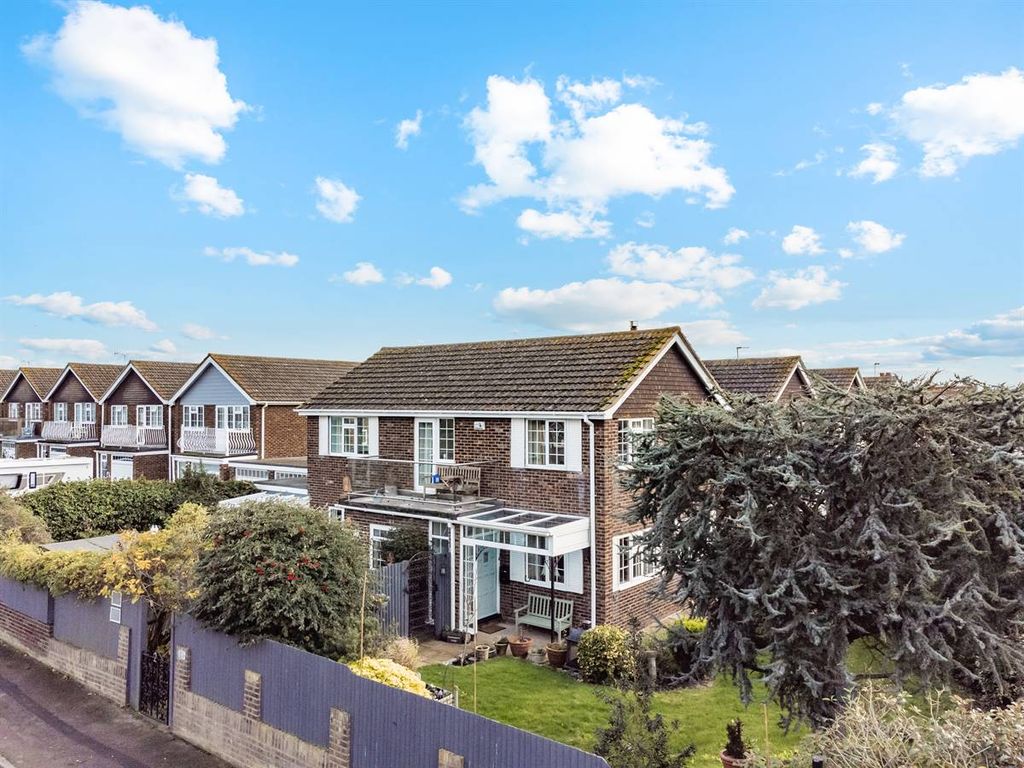 Property photo 2 of 36