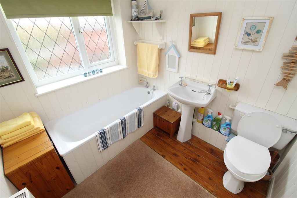 Property photo 3 of 13 Bathroom