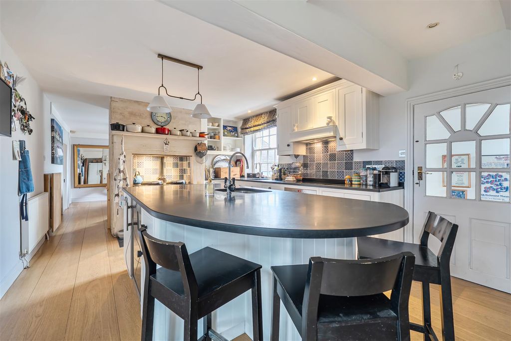 Property photo 3 of 22 1405854-6-697B95E7c8Be2.Jpg