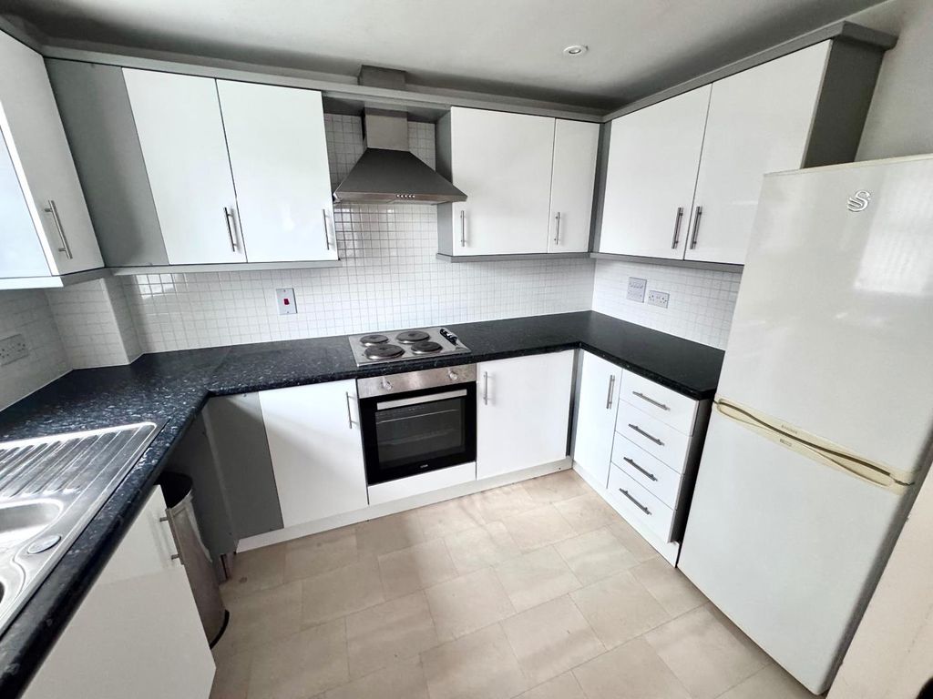 Property photo 1 of 7 Kitchen