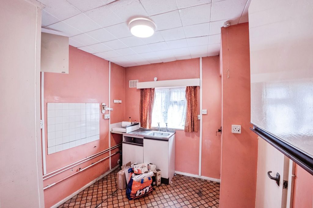 Property photo 3 of 11 Pbox-Img.Jpg