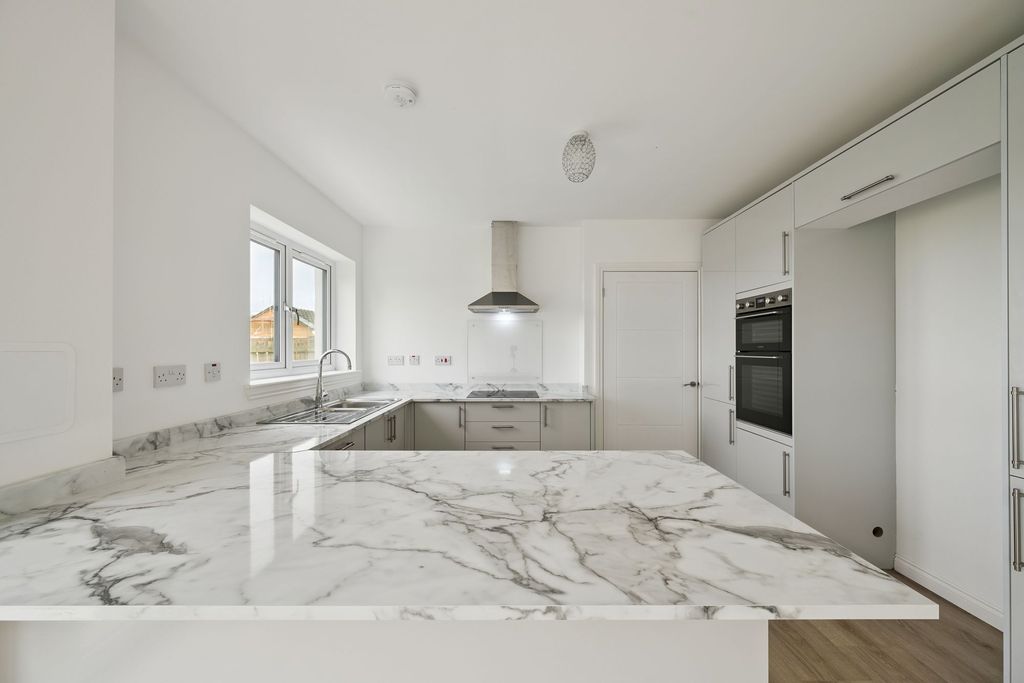Property photo 1 of 31 Kitchen