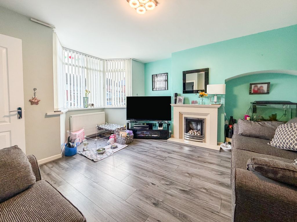 Property photo 3 of 24 Lounge