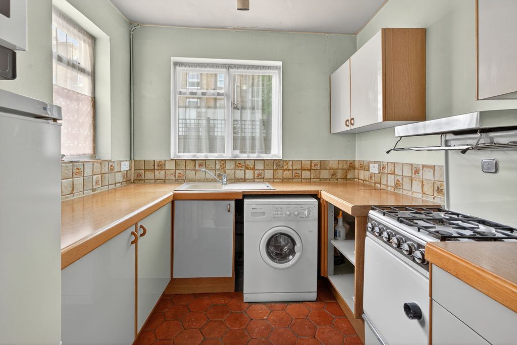 Property photo 3 of 16