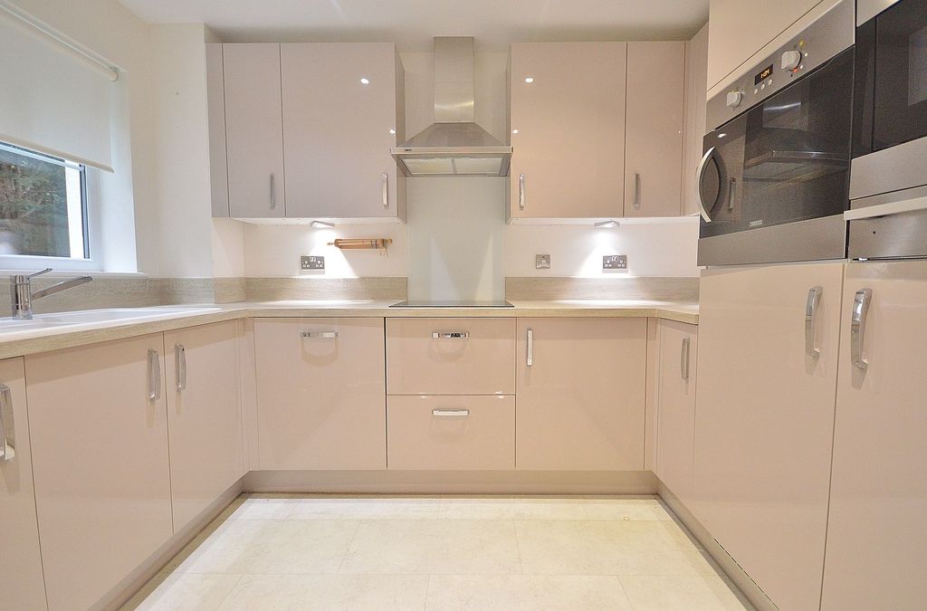 Property photo 3 of 8 Kitchen