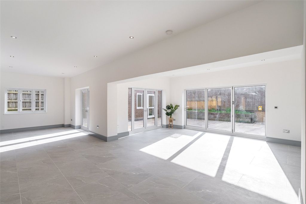 Property photo 2 of 48 Picture No. 04