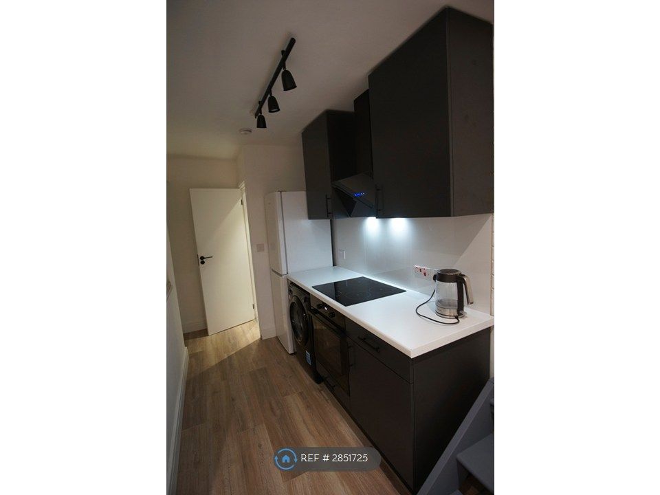 Property photo 1 of 10 Kitchen