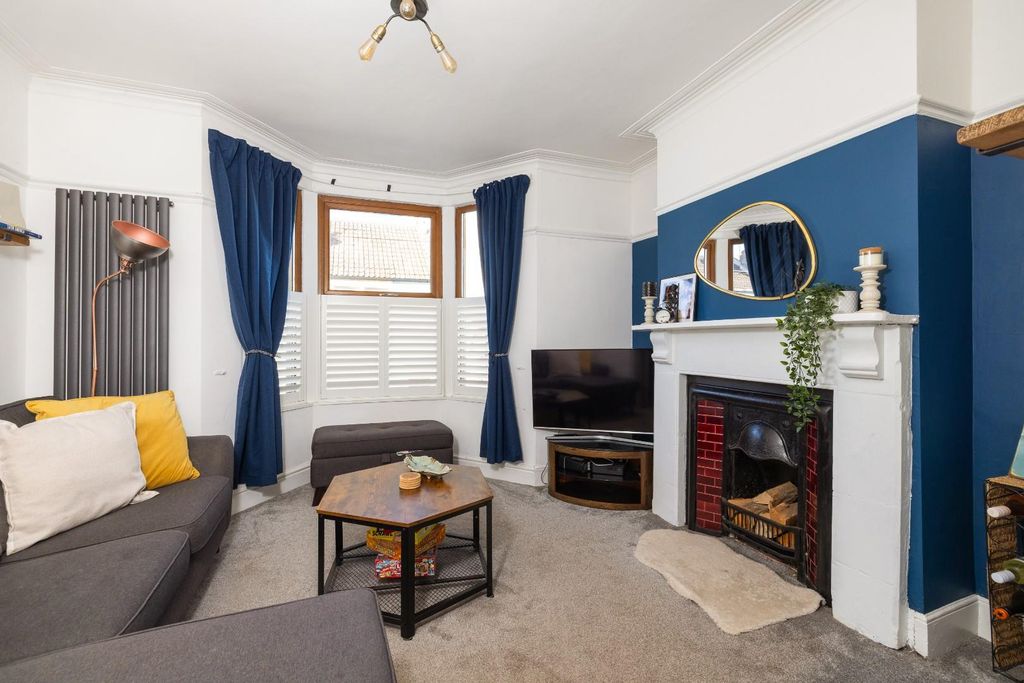Property photo 3 of 23 Char9680.Jpg