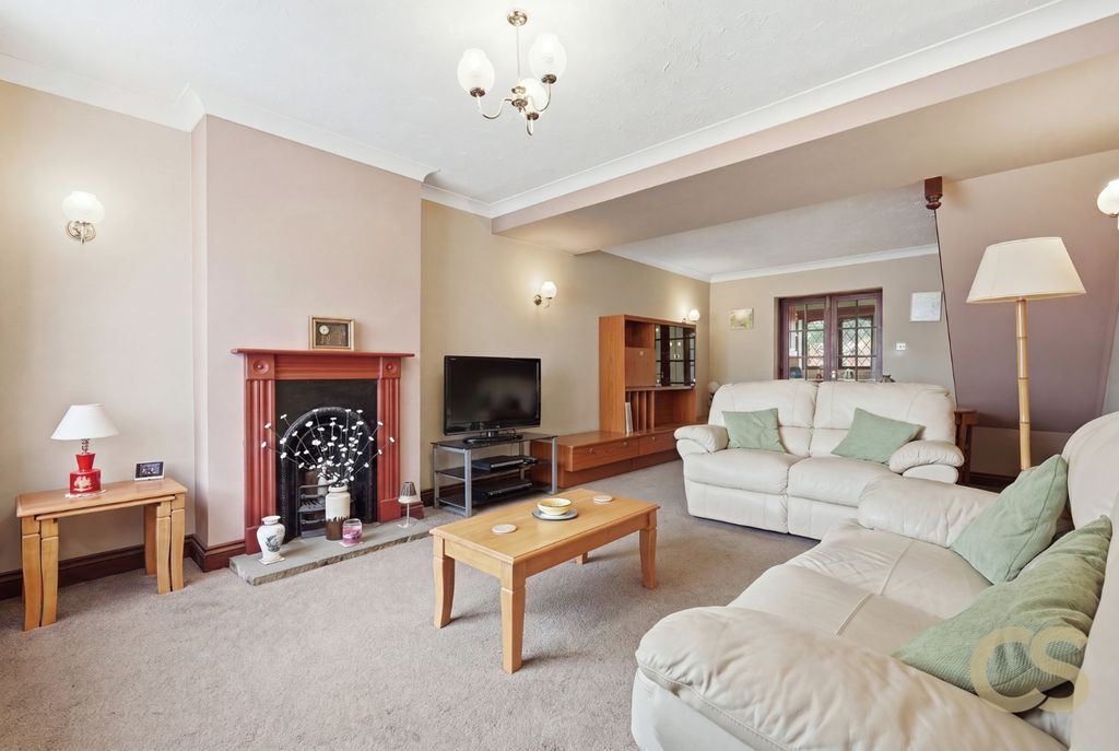 Property photo 2 of 18 5134103