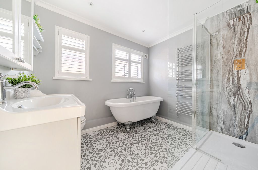 Property photo 3 of 10 1382610-9-69299dc...