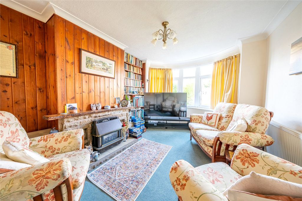 Property photo 2 of 18 Picture No. 12