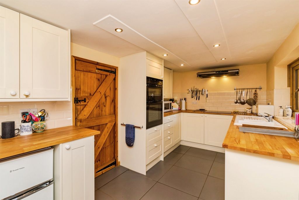 Property photo 3 of 21