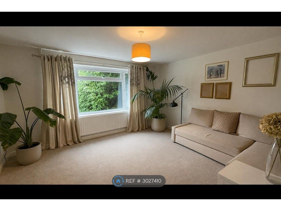 Property photo 1 of 14 Living Room