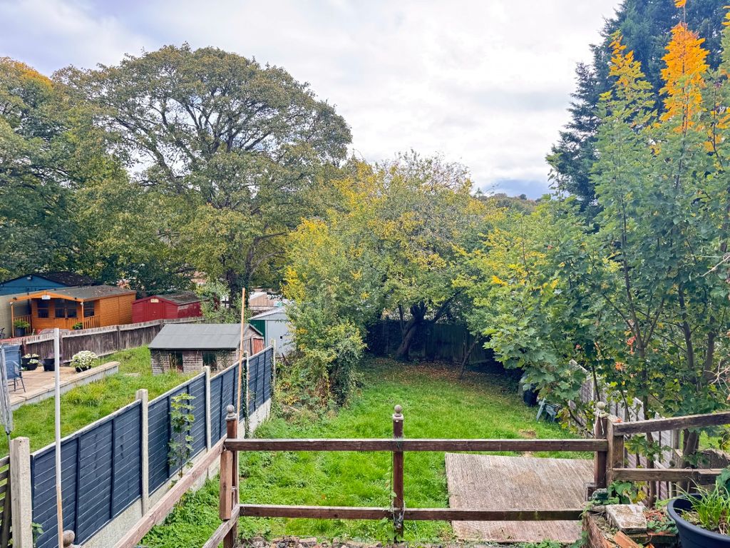 Property photo 3 of 18 4587593