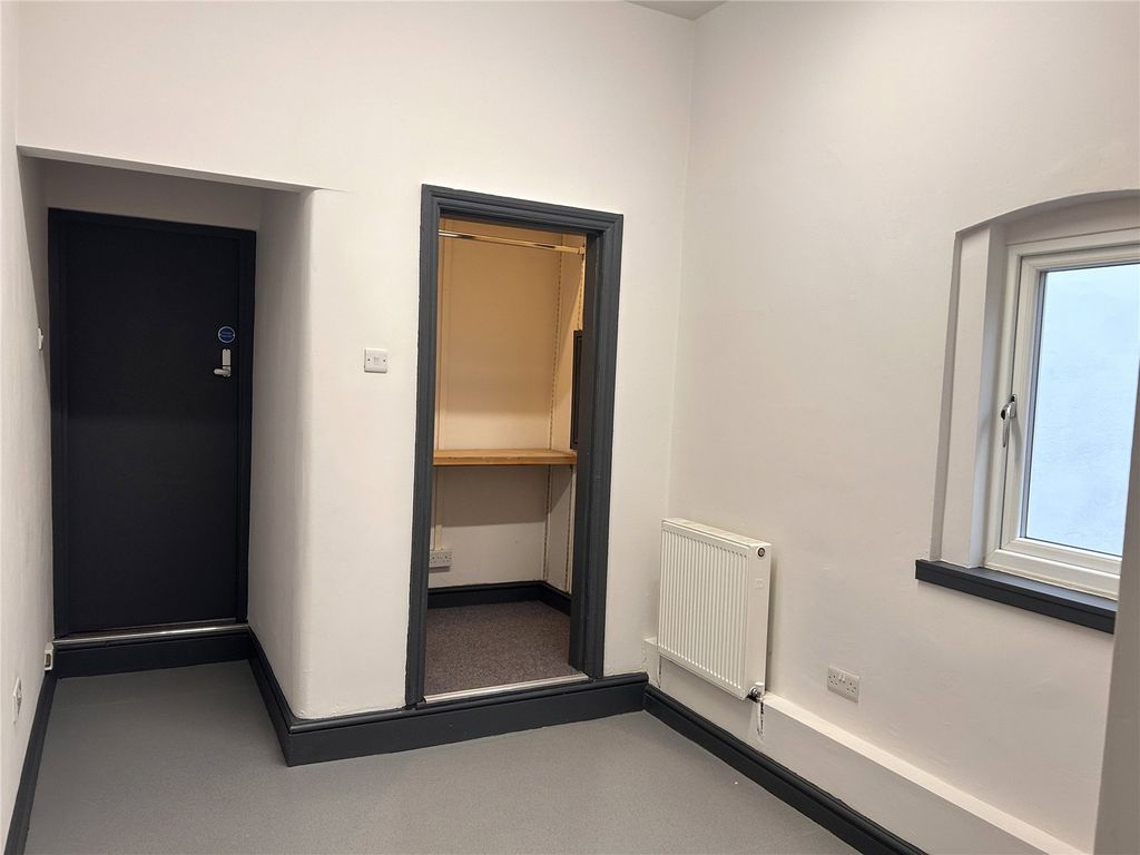 Property photo 3 of 6 Picture No. 08