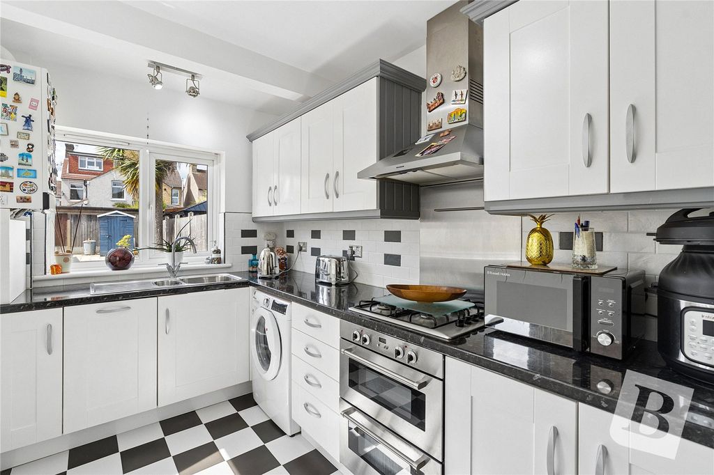 Property photo 2 of 12 Kitchen