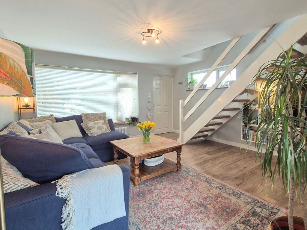 Property photo 3 of 16 Lounge