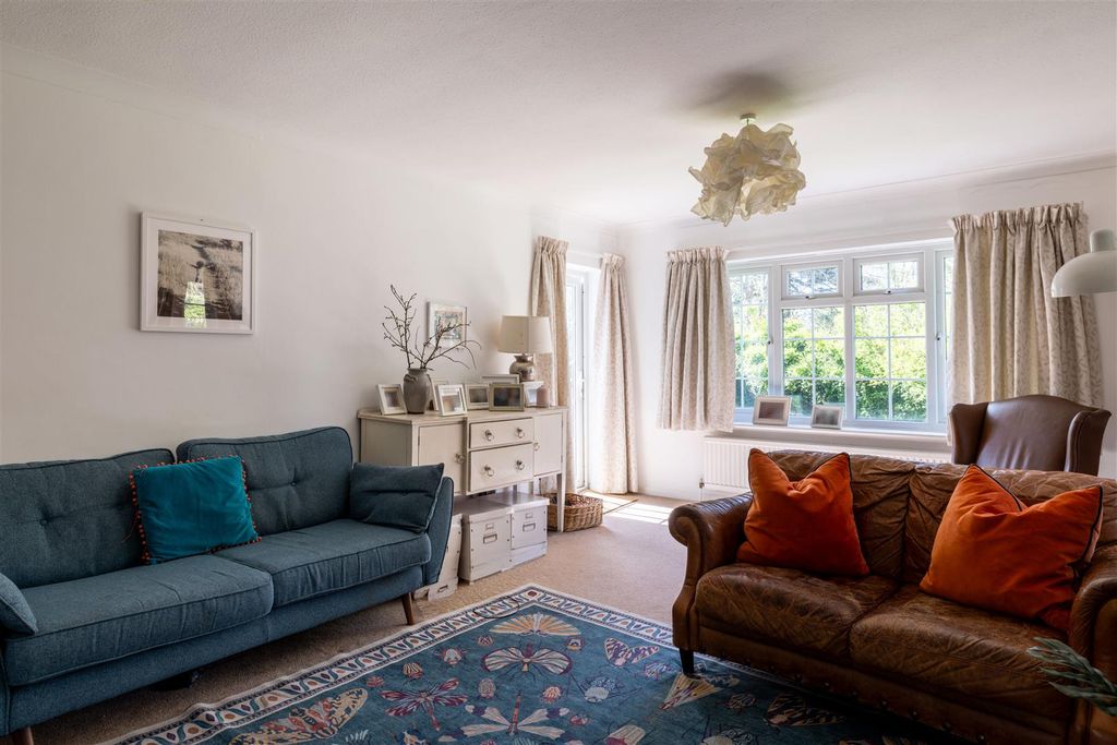 Additional image 6 of 4 bed detached house for saleYardley Close, Reigate RH2