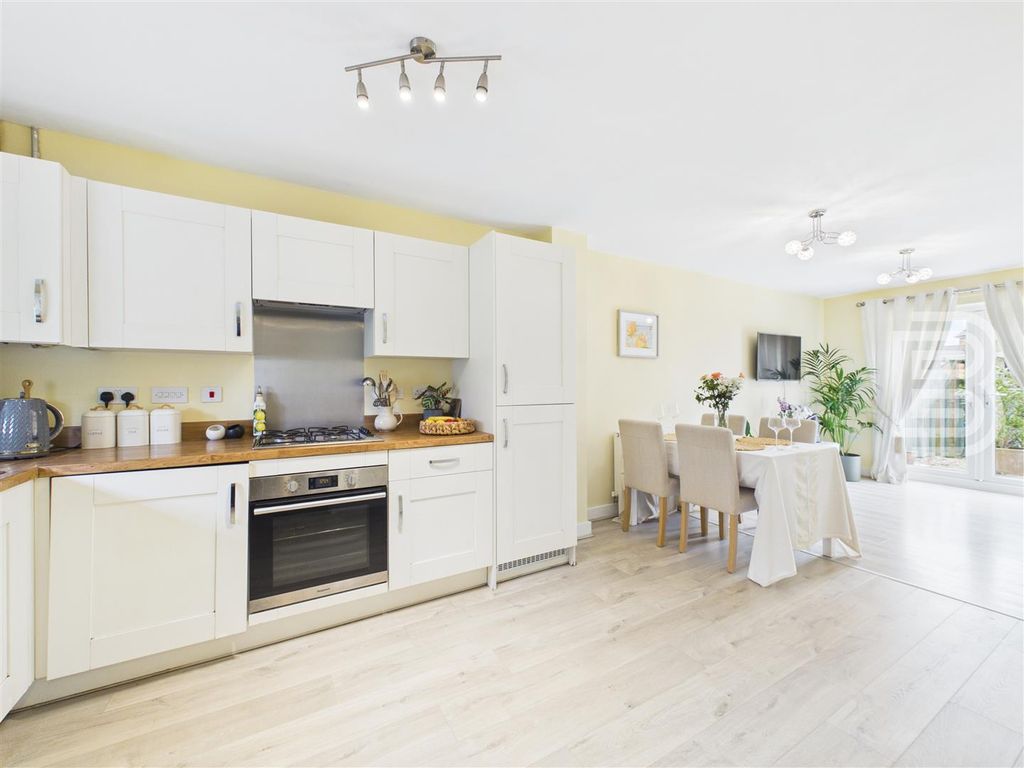 Property photo 3 of 21 Cam05587G0-Pr0131-Still009.Jpg