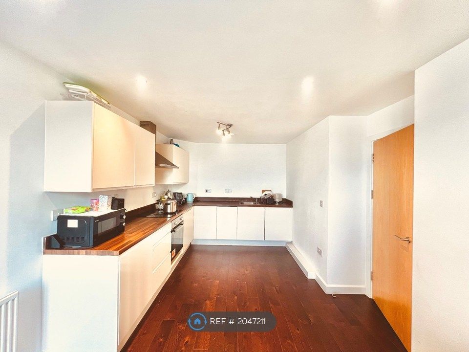 Property photo 1 of 8 Modern Fitting In Kitchen With Spacious Open Plan