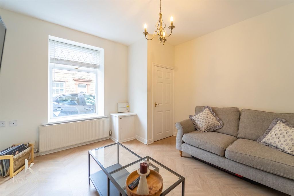 Property photo 2 of 24 Blackpool St-03.Jpg