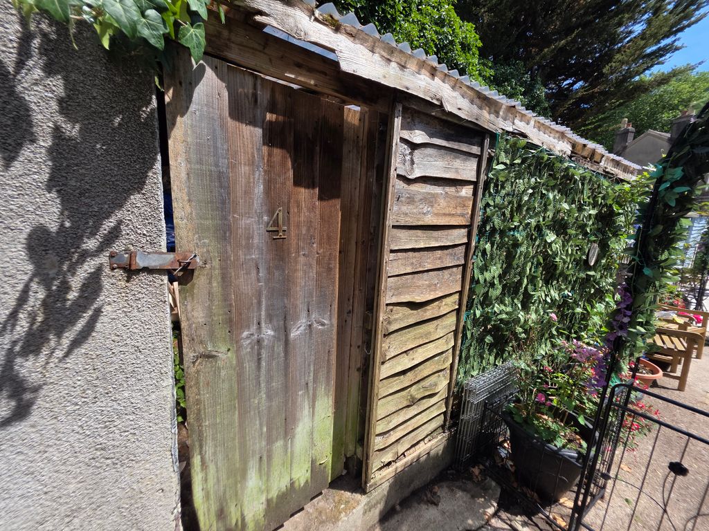 Property photo 3 of 8