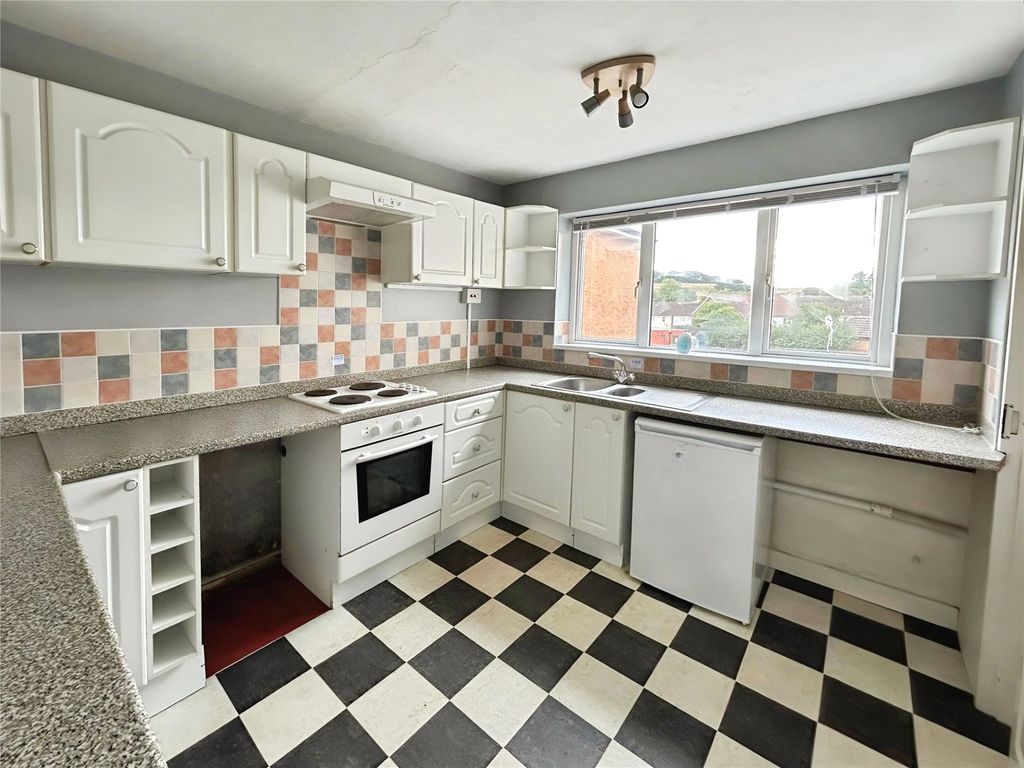 Property photo 3 of 9 Kitchen
