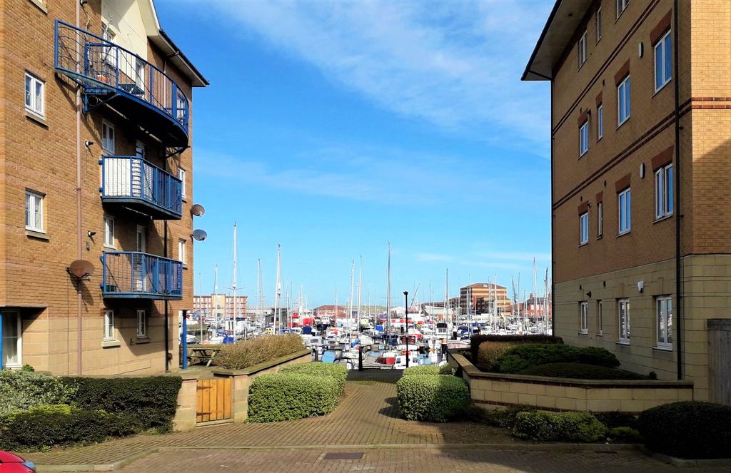 Property photo 1 of 3