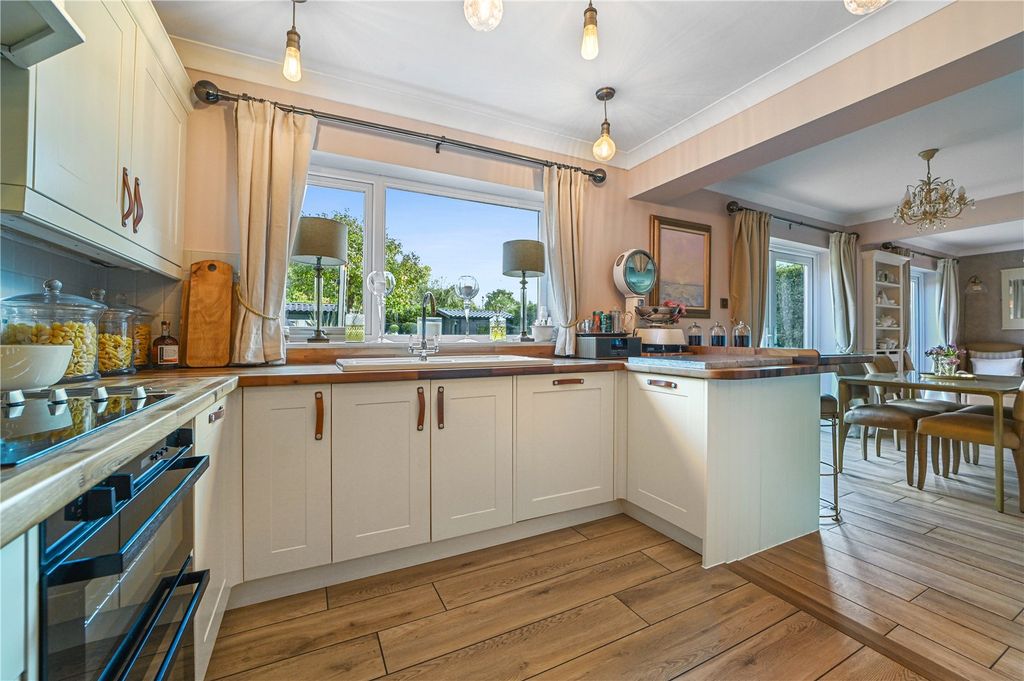 Property photo 2 of 29 Kitchen