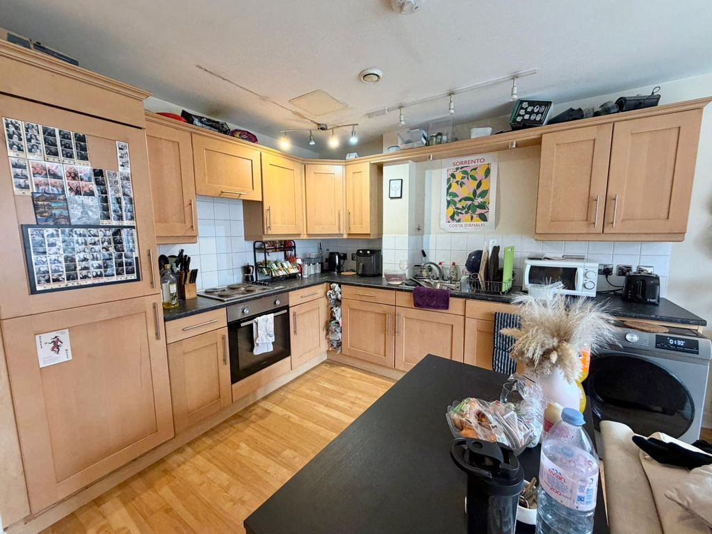 Property photo 2 of 9 Kitchen