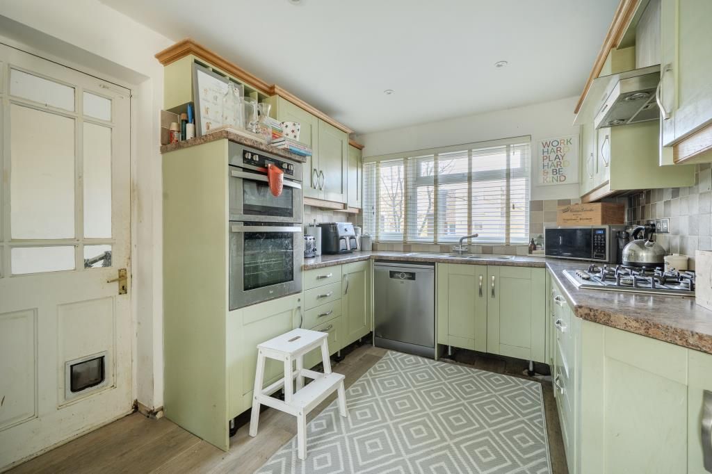 Property photo 3 of 20 Kitchen