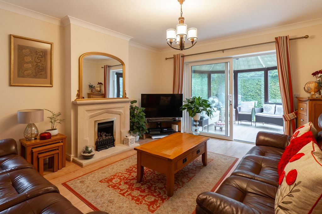 Property photo 2 of 31