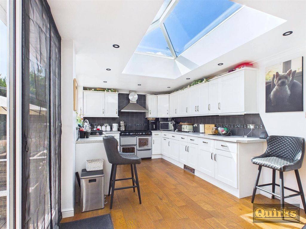 Property photo 3 of 15 Cam02342G0-Pr0215-Still009.Jpg