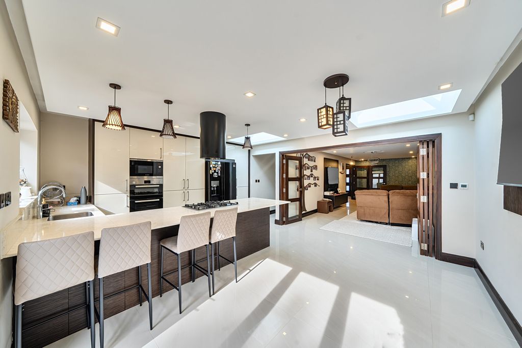 Property photo 3 of 25 1422217-12-69B00E...