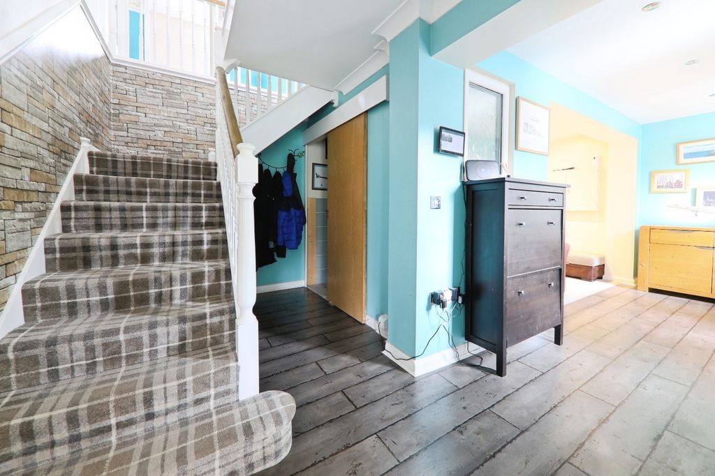 Property photo 2 of 26 3941184