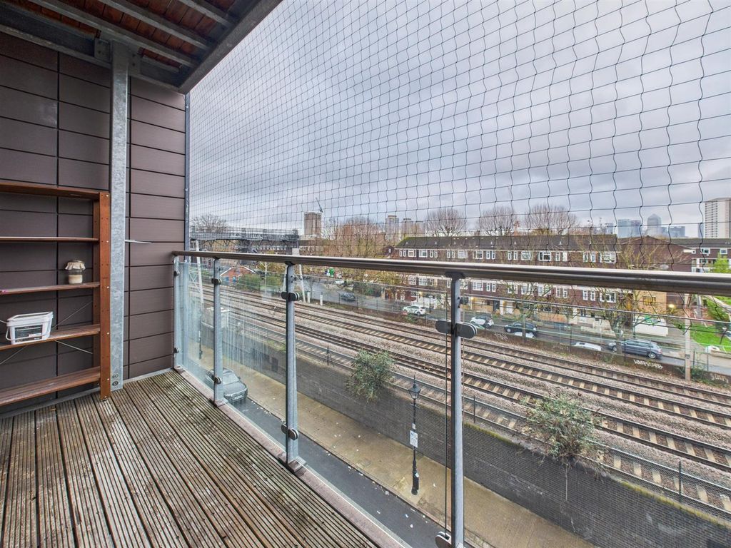 Property photo 3 of 10 Cam04237G0-Pr0240-Still005.Jpg