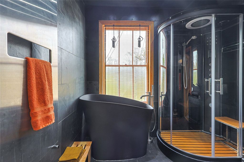 Property photo 1 of 14 Bathroom