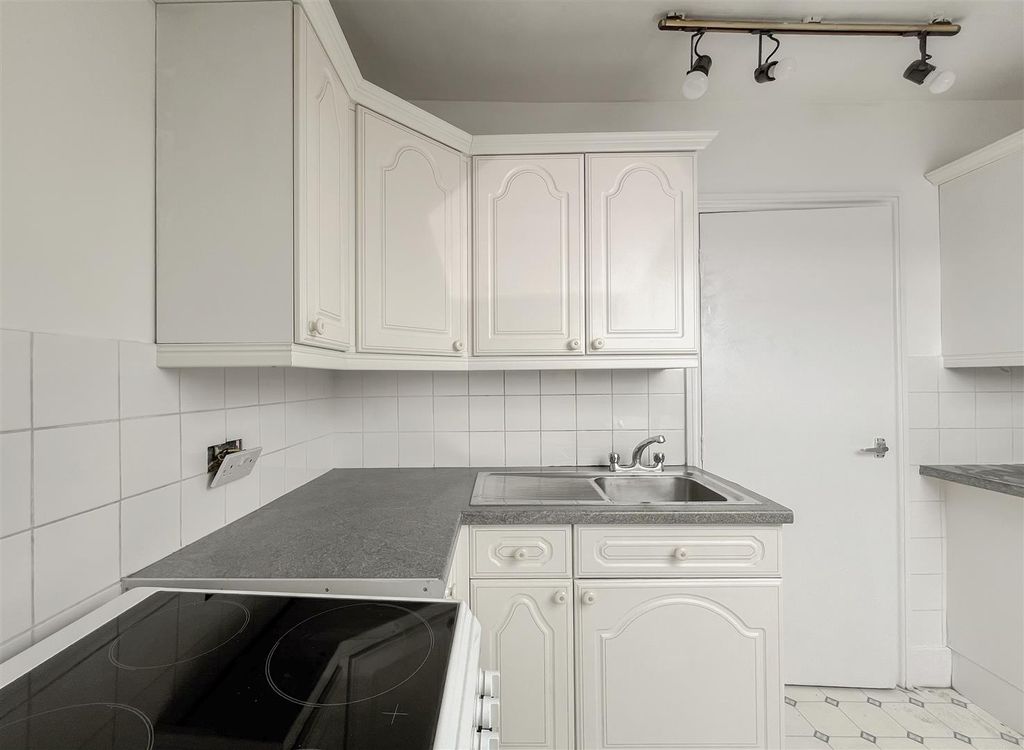 Property photo 3 of 16 Kitchen