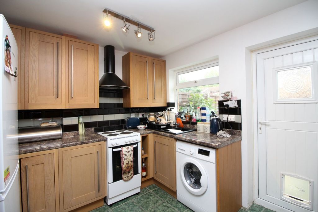 Property photo 3 of 5 Kitchen