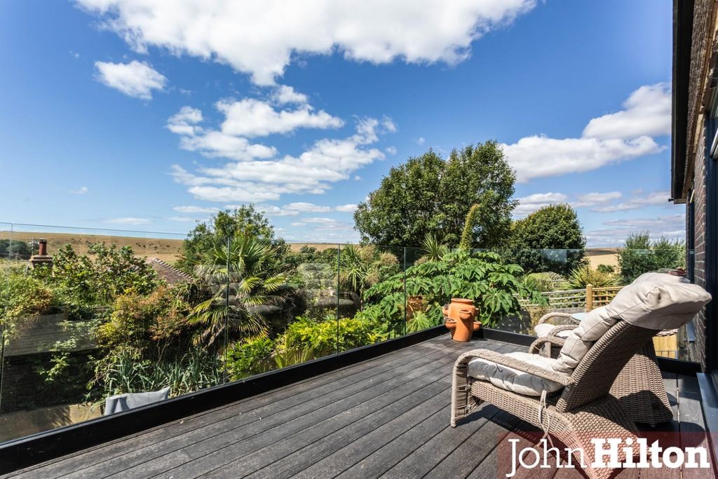 Property photo 2 of 41 Wanderdown Road-18.Jpg