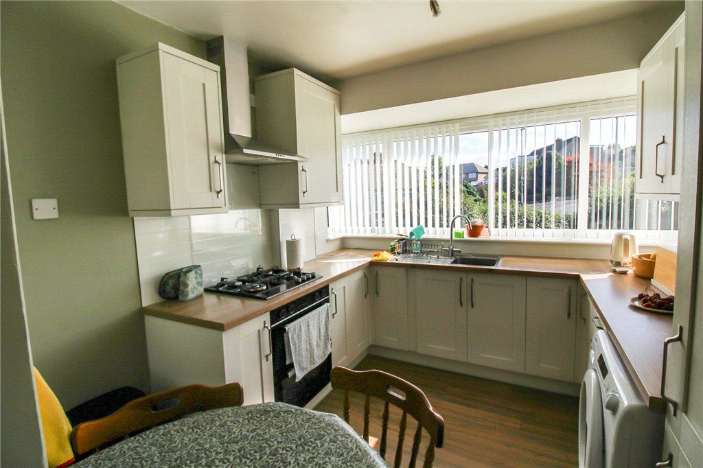Property photo 3 of 11 Kitchen