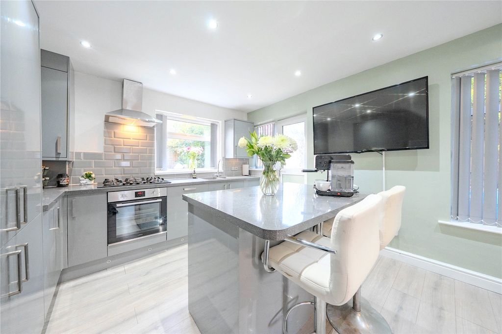 Property photo 1 of 17 Breakfast Kitchen