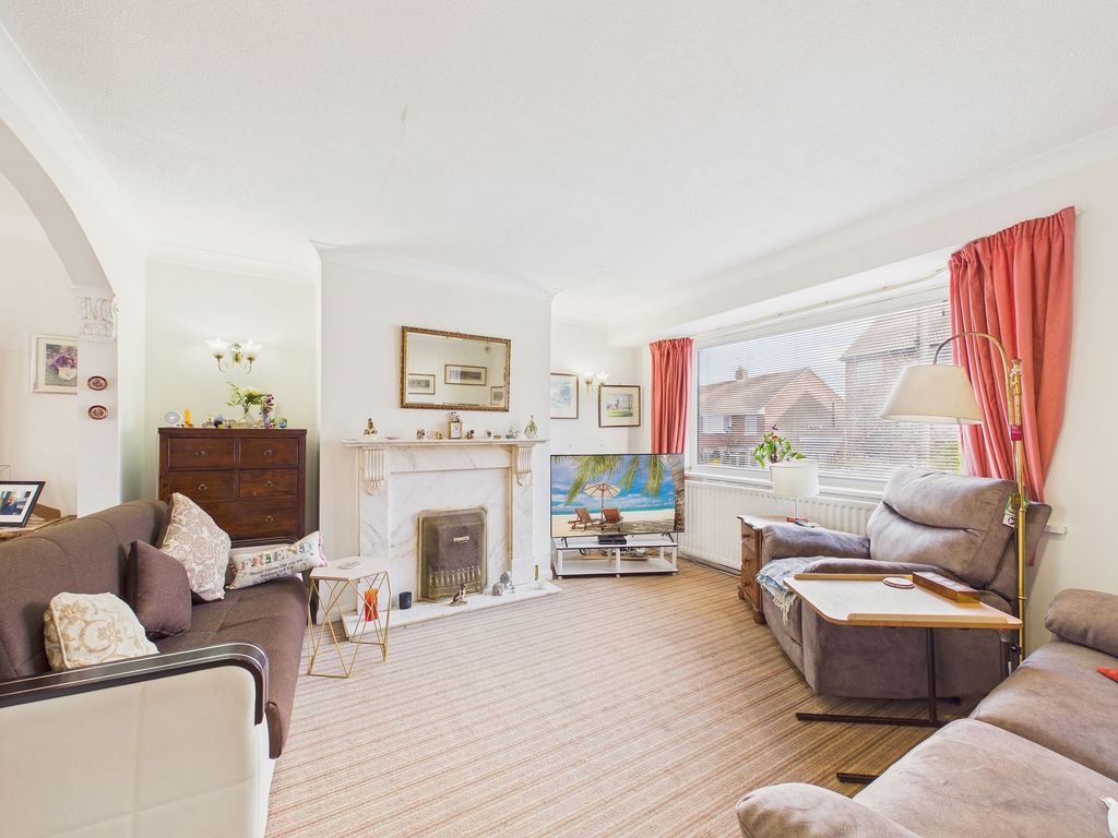 Property photo 2 of 15 Lounge