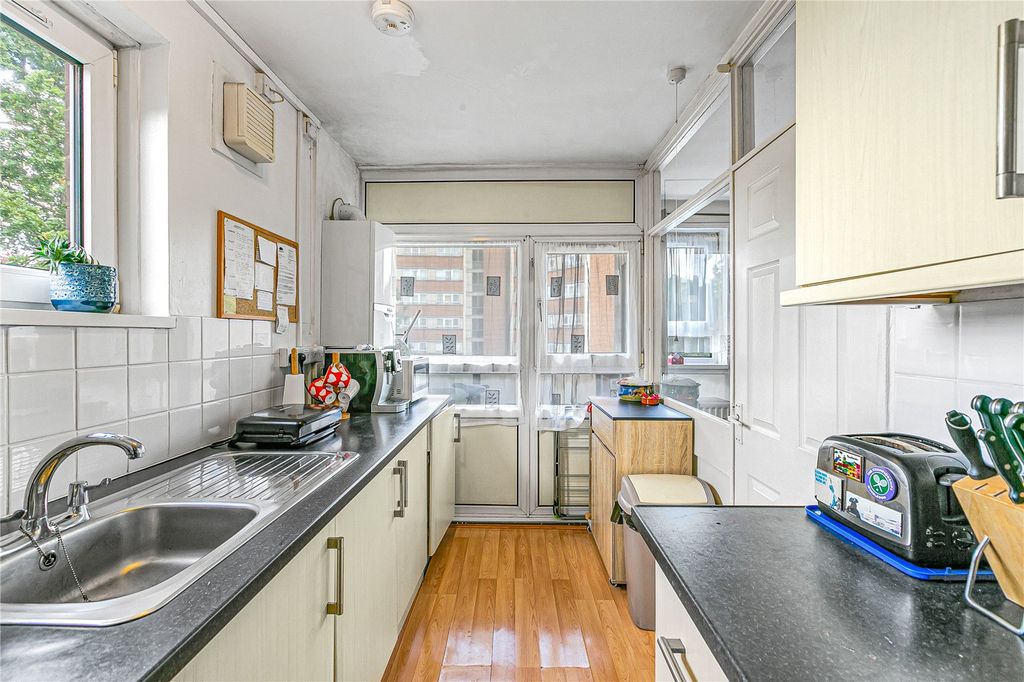 Property photo 3 of 12 Kitchen