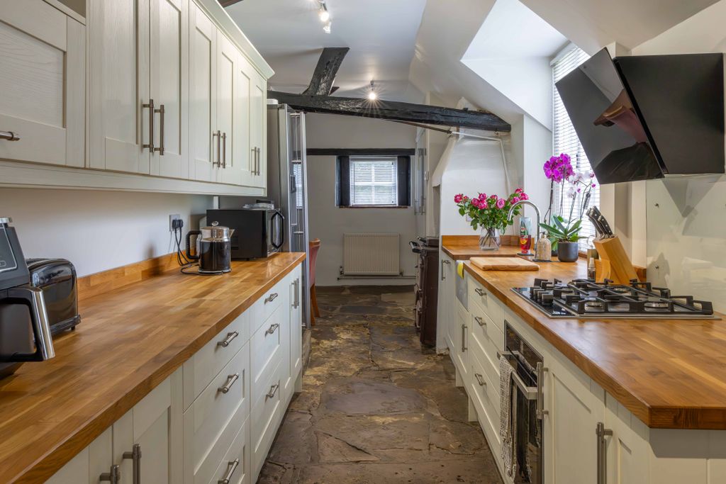 Property photo 3 of 15 Kitchen