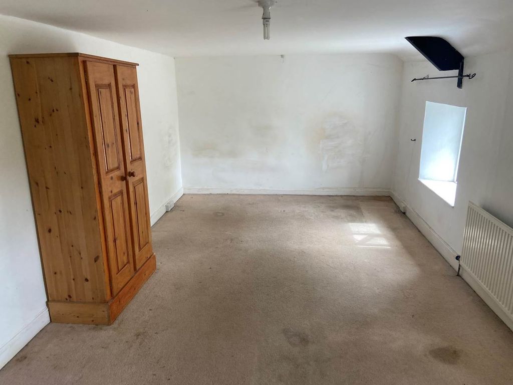 Property photo 1 of 5 Bedroom