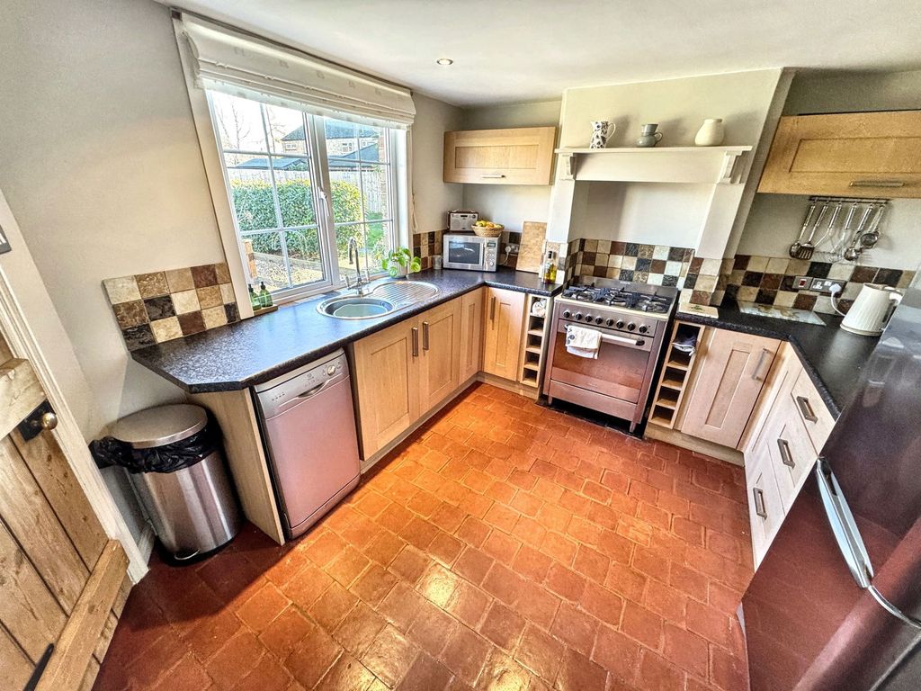 Property photo 2 of 33