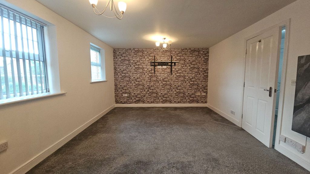 Property photo 2 of 11 Lounge